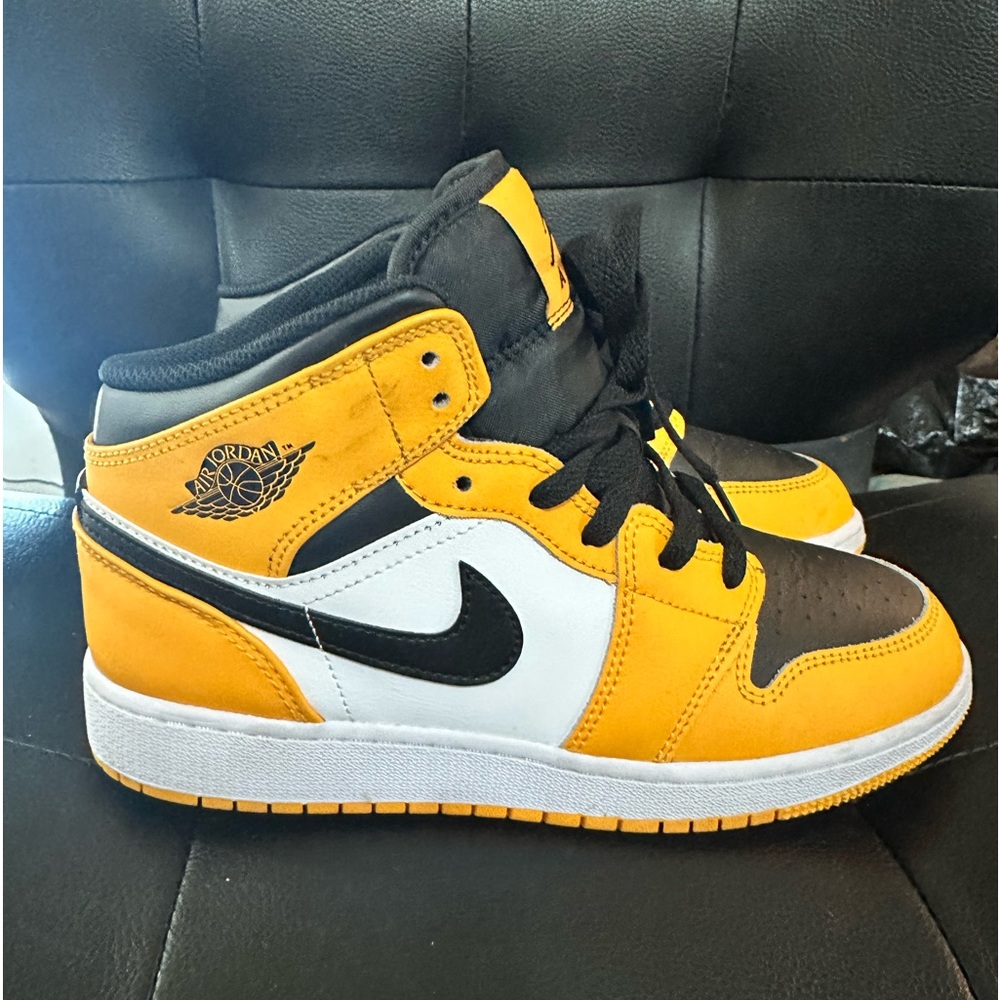 Boys Jordan Retro 1 mid
